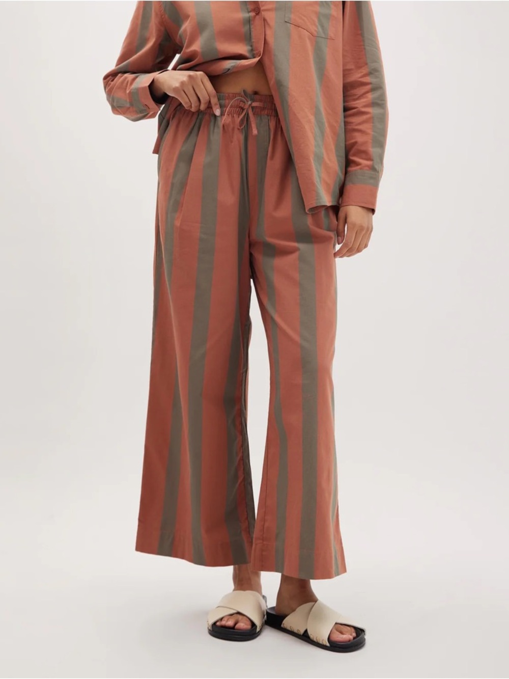 NWT Richer Poorer Venice Set-Button Down and Drawstring Pant in Rust and Gray(M)